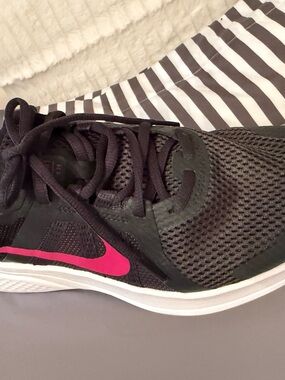 Nike Women's Black Athletic Shoe with Pink Swoosh NWOT